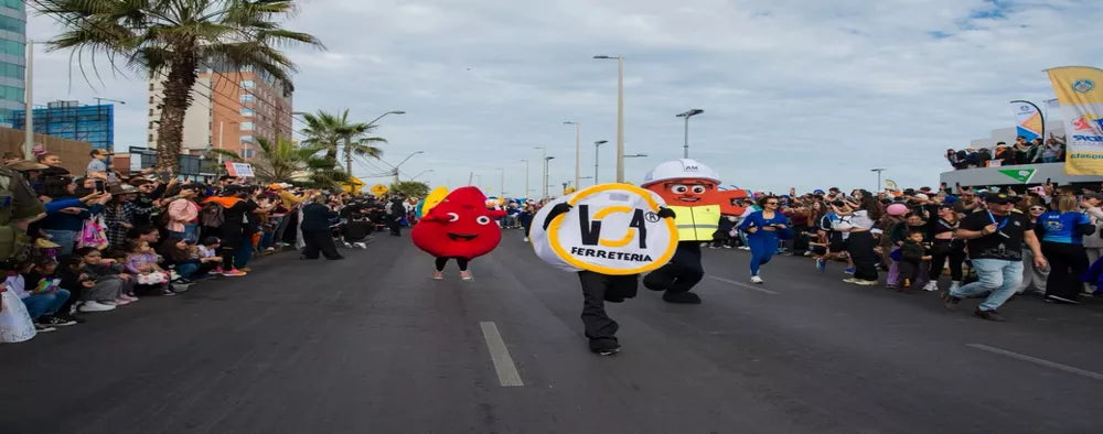 Ferretería VCA participó en la Primera Gran Corrida de Corpóreos de Antofagasta junto a Don Vicco
